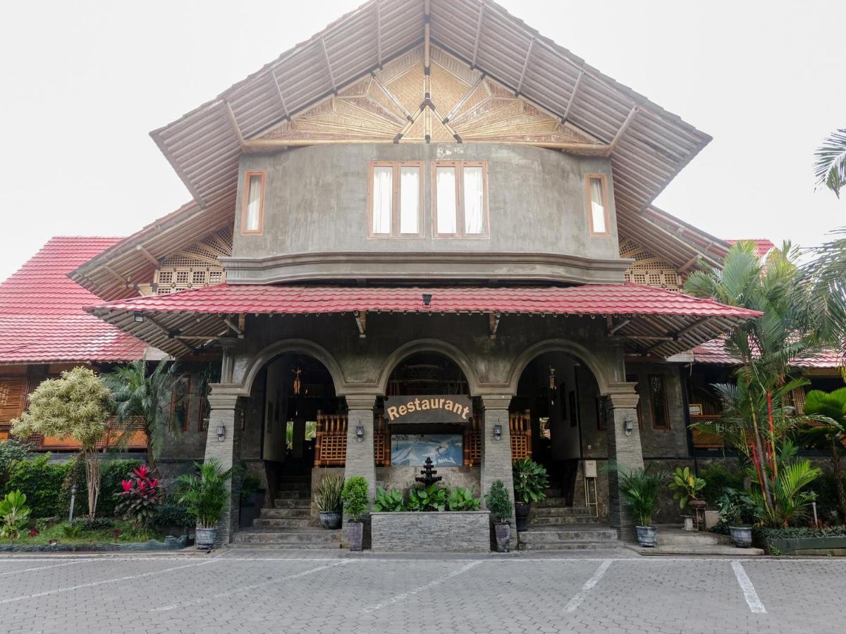 Hotel Mahkota Plengkung Banyuwangi  Exterior foto