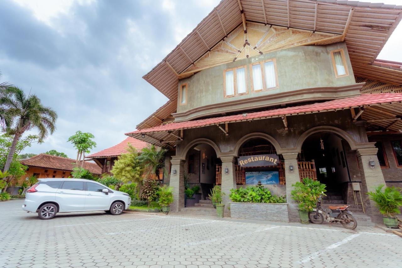 Hotel Mahkota Plengkung Banyuwangi  Exterior foto
