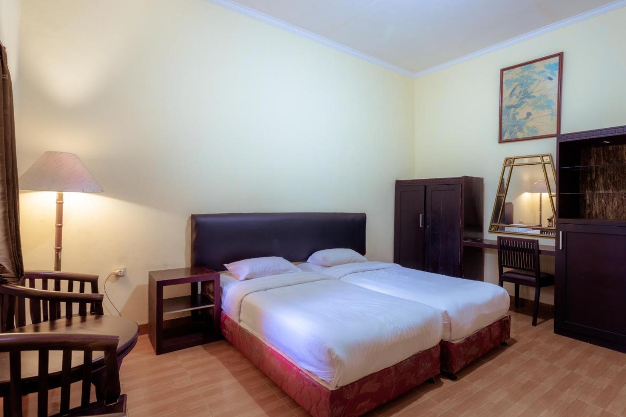 Hotel Mahkota Plengkung Banyuwangi  Exterior foto