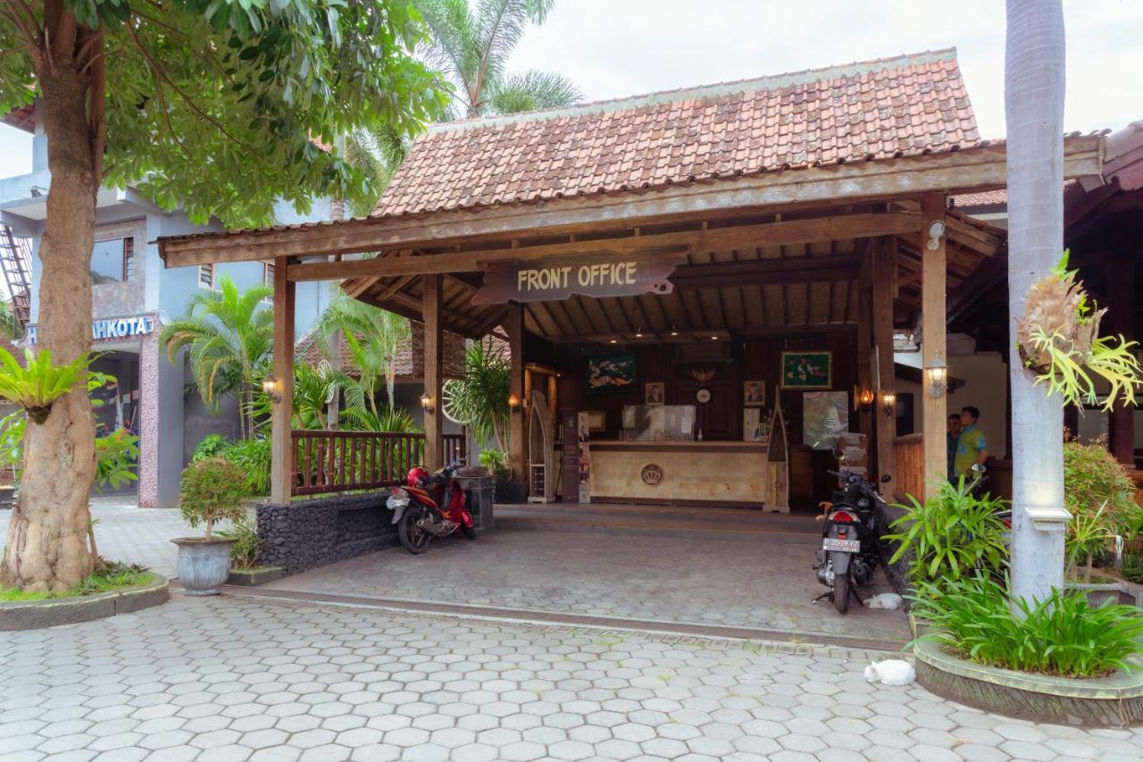 Hotel Mahkota Plengkung Banyuwangi  Exterior foto