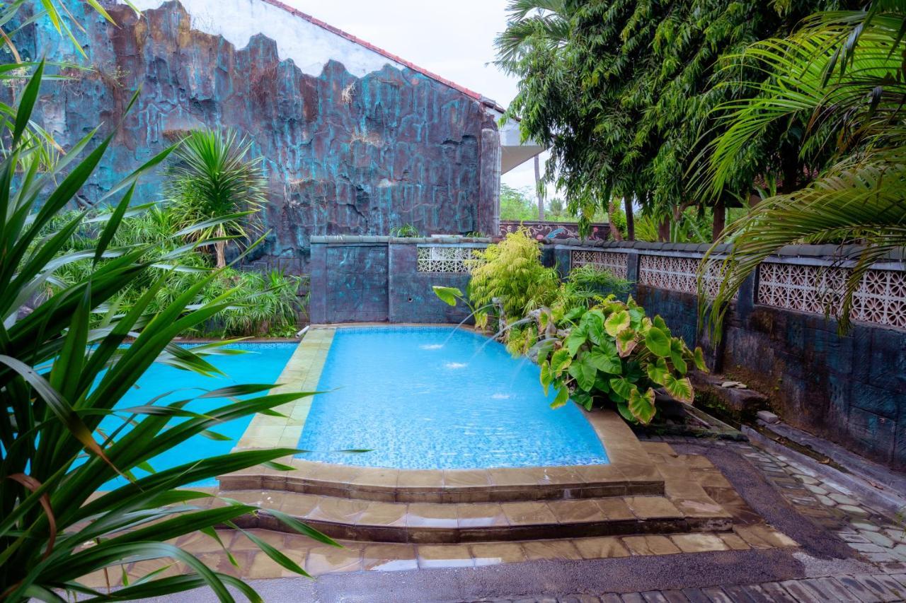 Hotel Mahkota Plengkung Banyuwangi  Exterior foto
