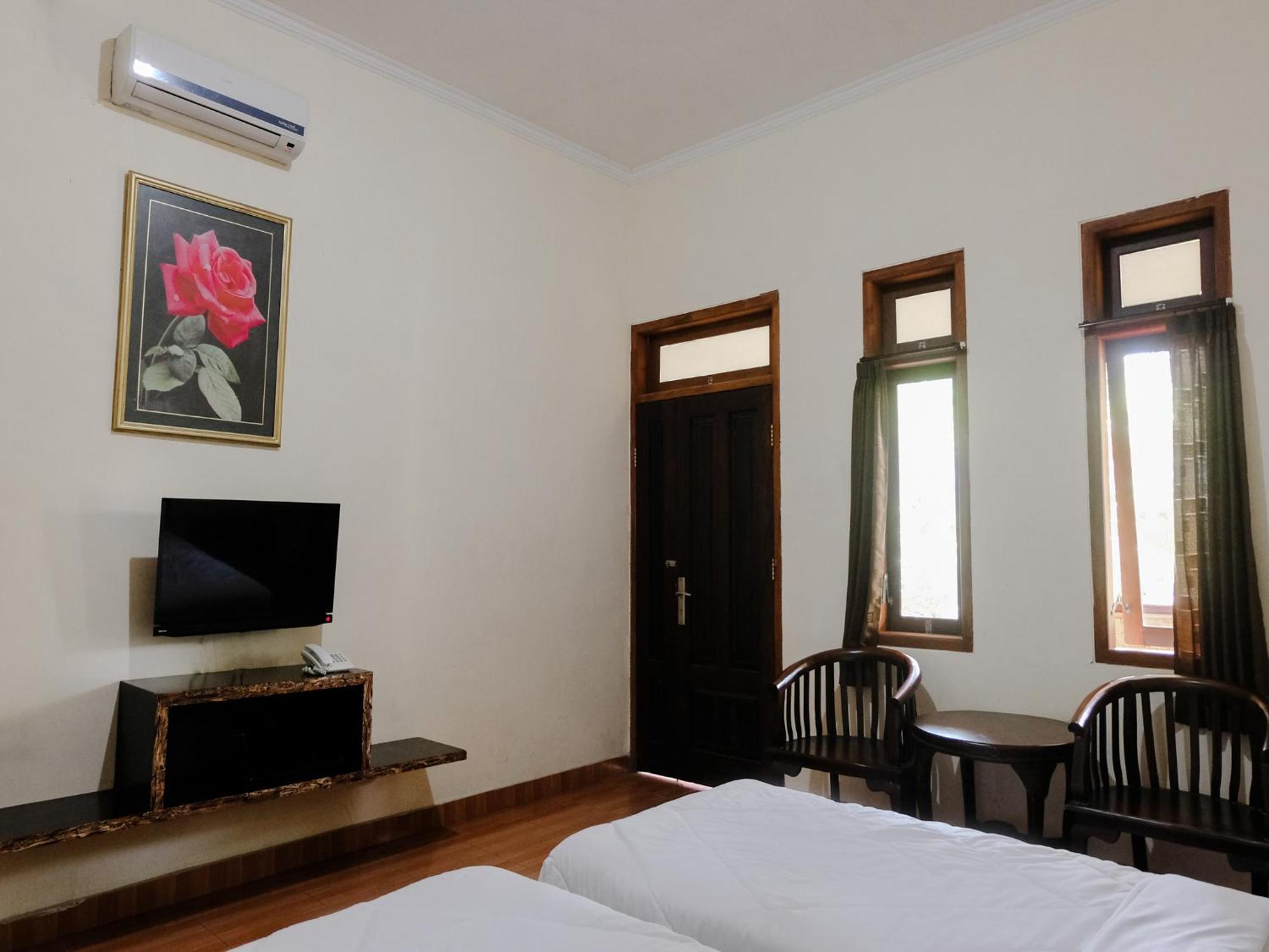 Hotel Mahkota Plengkung Banyuwangi  Zimmer foto