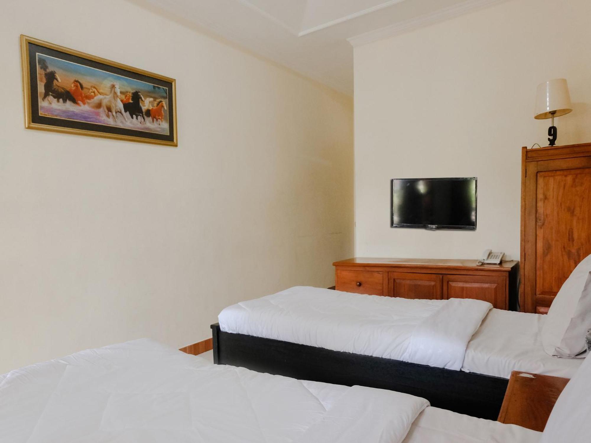 Hotel Mahkota Plengkung Banyuwangi  Zimmer foto